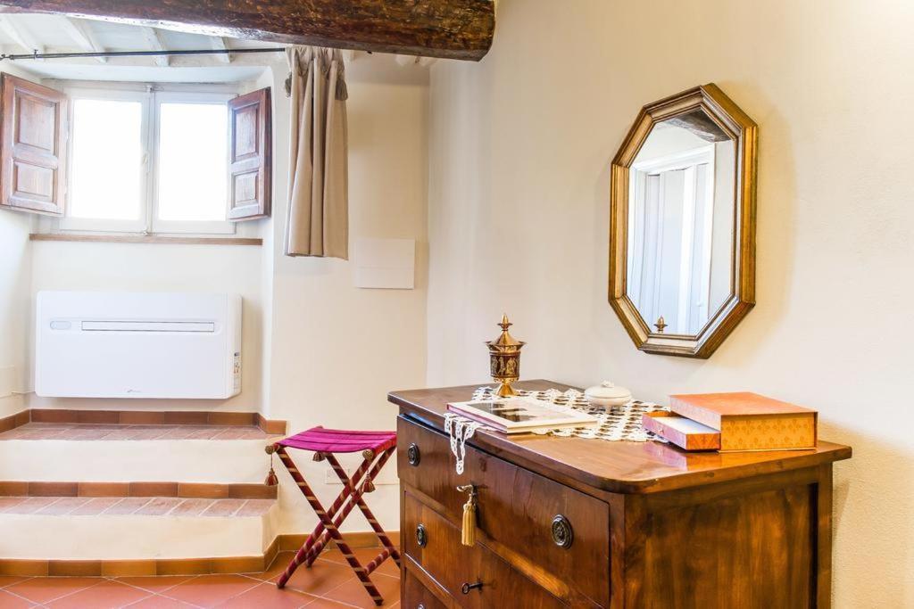Lyon Apartment Anfiteatro Square, Lucca Eksteriør bilde