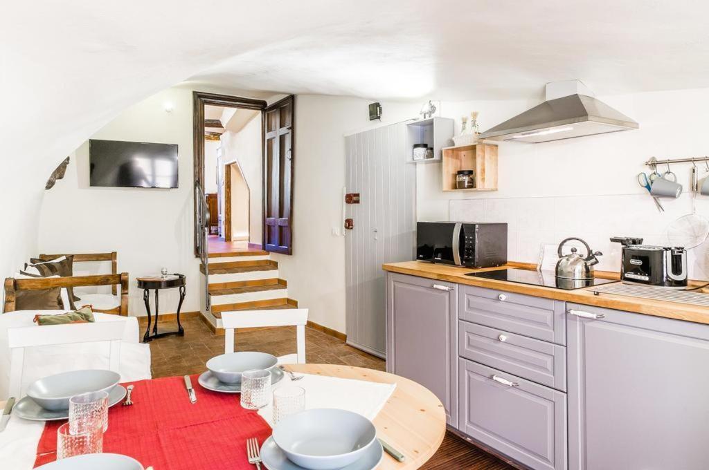 Lyon Apartment Anfiteatro Square, Lucca Eksteriør bilde