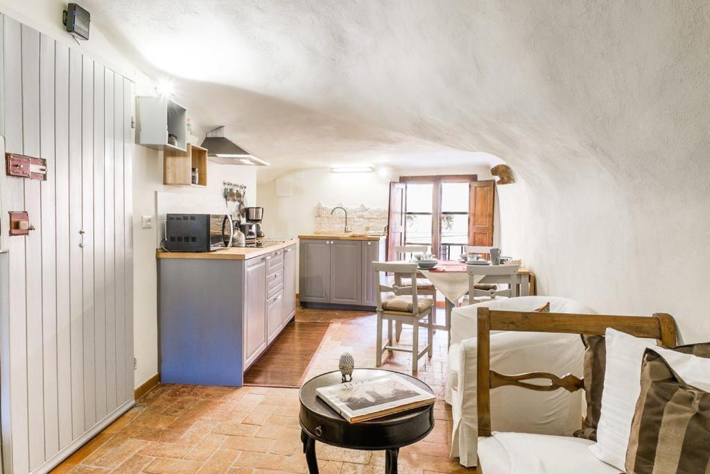 Lyon Apartment Anfiteatro Square, Lucca Eksteriør bilde