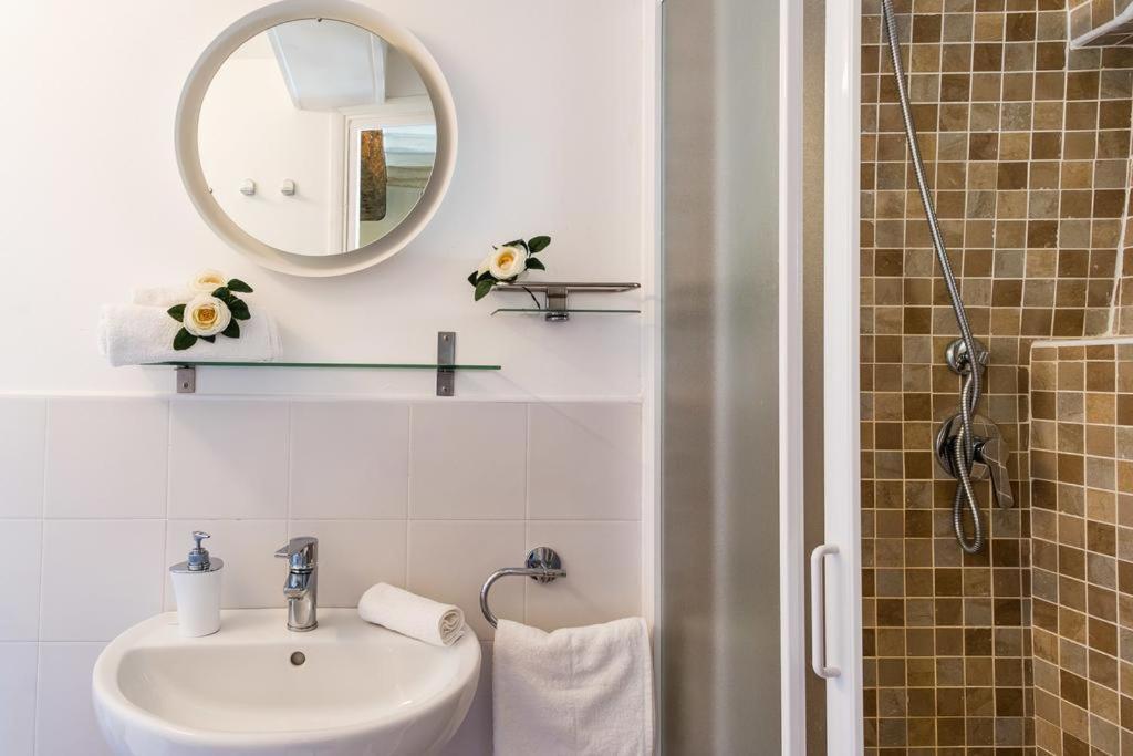 Lyon Apartment Anfiteatro Square, Lucca Eksteriør bilde