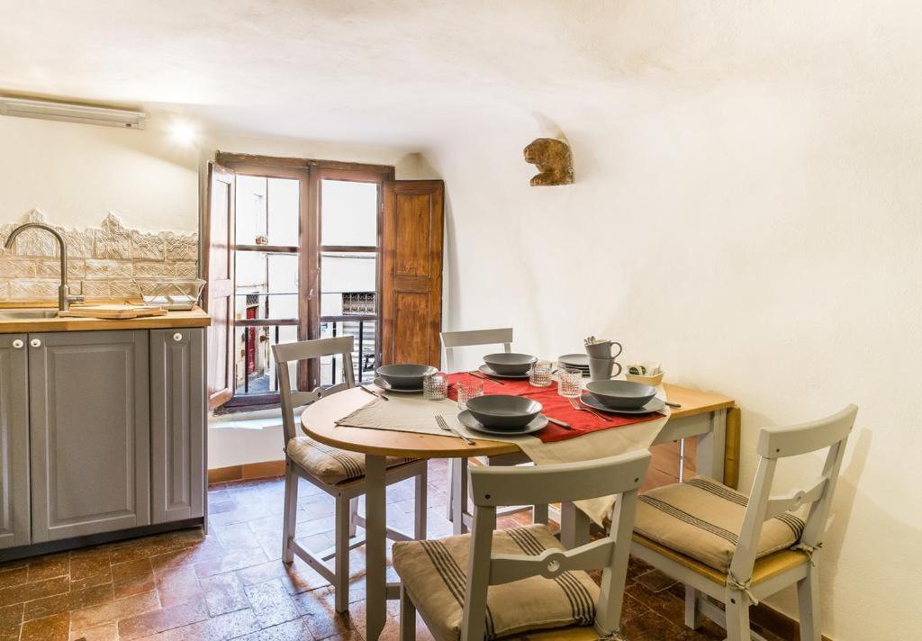 Lyon Apartment Anfiteatro Square, Lucca Eksteriør bilde