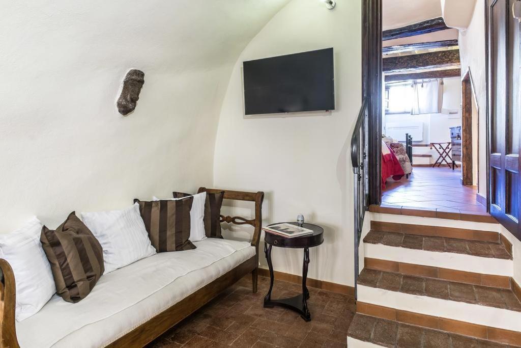 Lyon Apartment Anfiteatro Square, Lucca Eksteriør bilde
