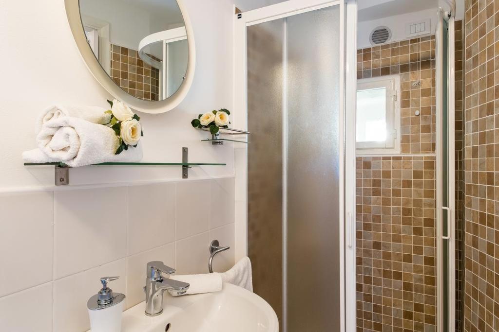 Lyon Apartment Anfiteatro Square, Lucca Eksteriør bilde