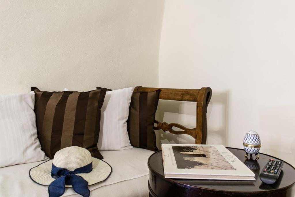 Lyon Apartment Anfiteatro Square, Lucca Eksteriør bilde
